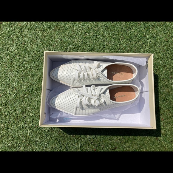 NWT All Black women’s white platform sneakers - Picture 2 of 4